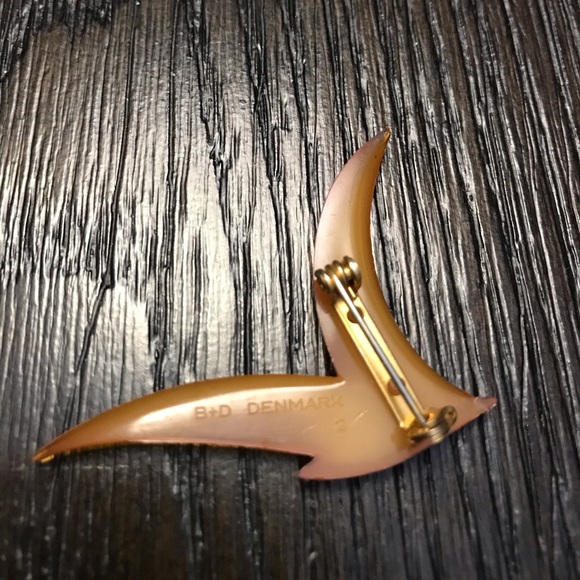 Vintage Lucite Seagull Brooch B + D of Denmark - Picture 2 of 3